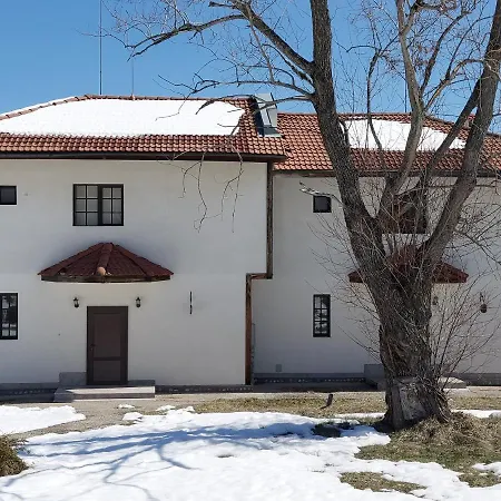 Apartment Three-bedroom In The Beautiful Pinerose