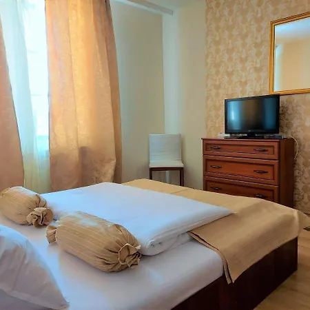 Three-bedroom In The Beautiful Pinerose Апартаменти *