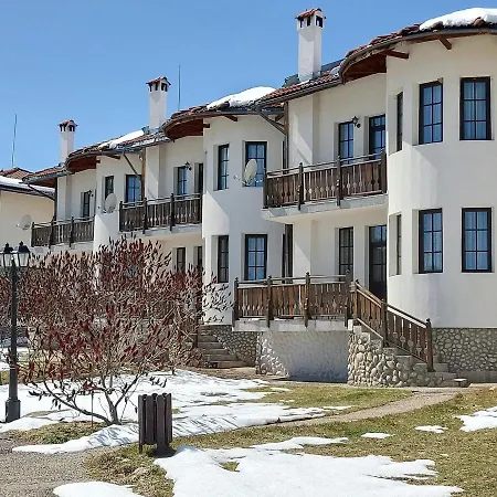 Three-bedroom In The Beautiful Pinerose Апартаменти *